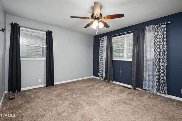 553 Bays View Road, Kingsport, TN 37660