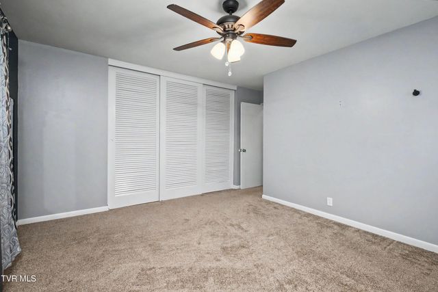 553 Bays View Road, Kingsport, TN 37660