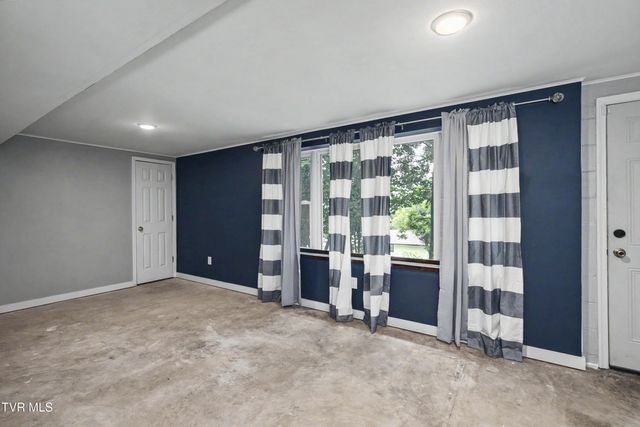 553 Bays View Road, Kingsport, TN 37660