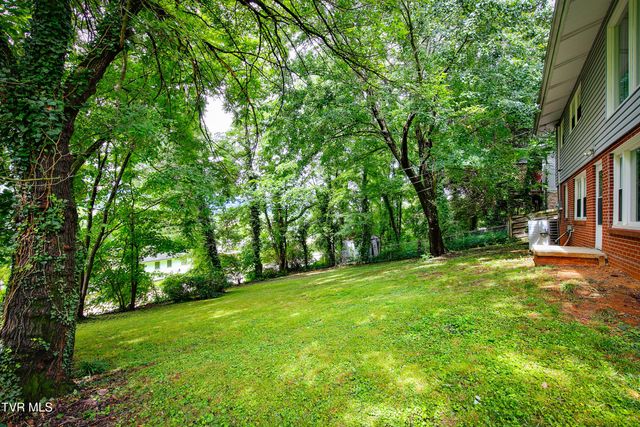 553 Bays View Road, Kingsport, TN 37660