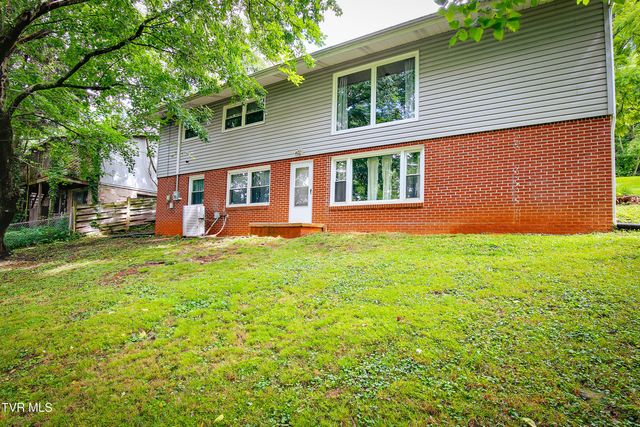 553 Bays View Road, Kingsport, TN 37660