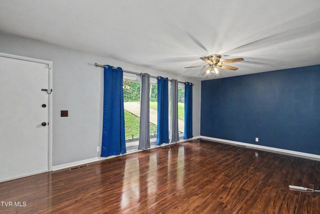 553 Bays View Road, Kingsport, TN 37660