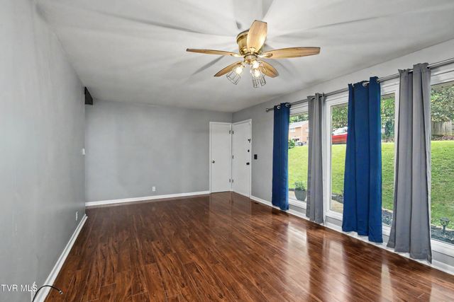 553 Bays View Road, Kingsport, TN 37660