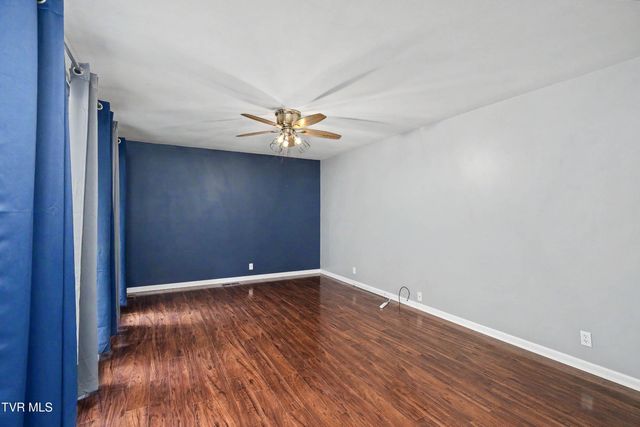 553 Bays View Road, Kingsport, TN 37660
