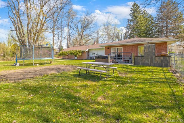 16000 S Huron River Drive, Romulus, MI 48174