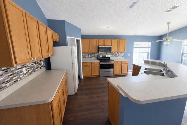 551 LAKE CHARLES DRIVE, Davenport, FL 33837