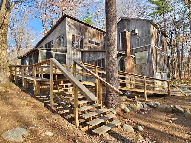 16 Juckett Hill Dr, Belchertown, MA 01007