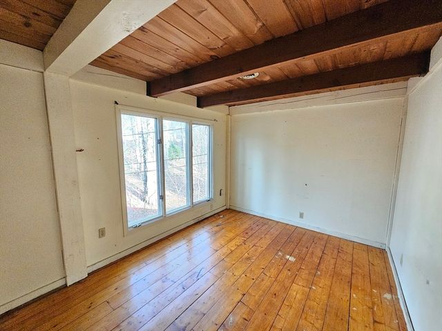 16 Juckett Hill Dr, Belchertown, MA 01007