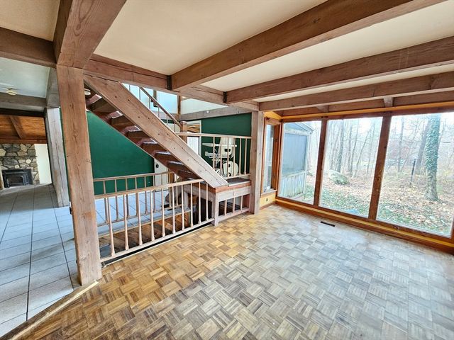 16 Juckett Hill Dr, Belchertown, MA 01007