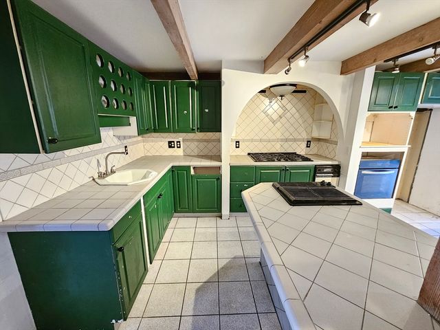 16 Juckett Hill Dr, Belchertown, MA 01007