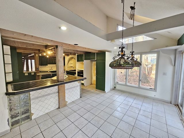 16 Juckett Hill Dr, Belchertown, MA 01007