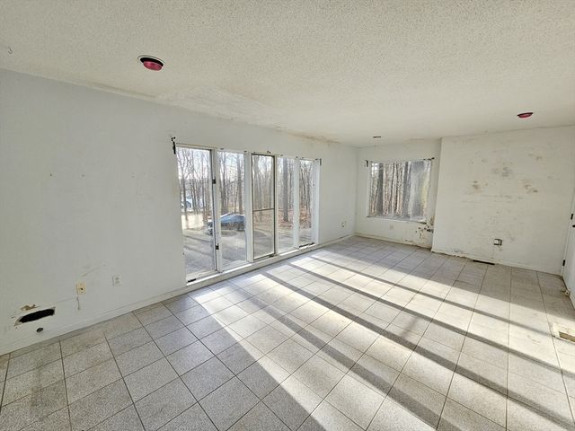 16 Juckett Hill Dr, Belchertown, MA 01007