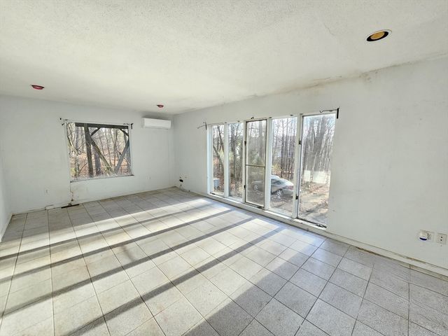 16 Juckett Hill Dr, Belchertown, MA 01007