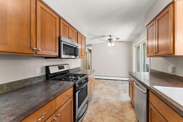 610 Grange Avenue N, Oakdale, MN 55128