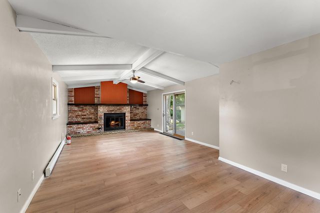 610 Grange Avenue N, Oakdale, MN 55128