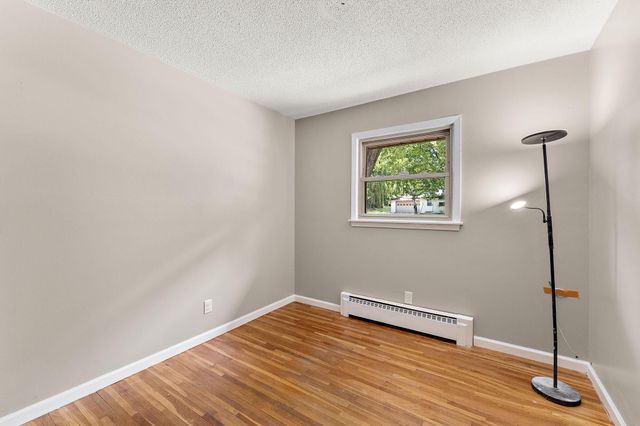 610 Grange Avenue N, Oakdale, MN 55128