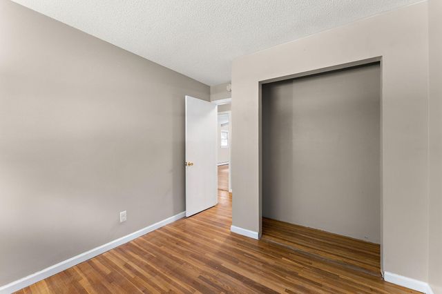 610 Grange Avenue N, Oakdale, MN 55128
