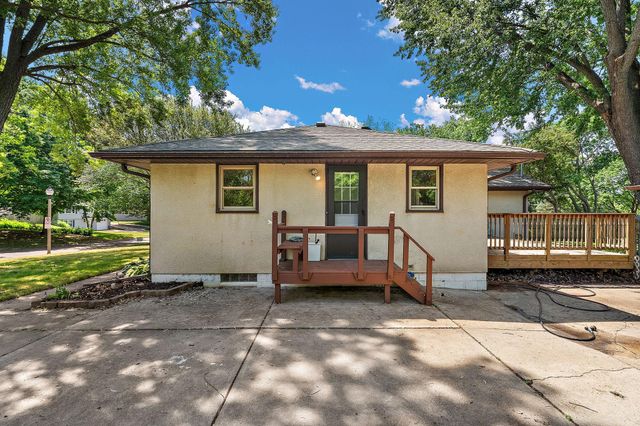 610 Grange Avenue N, Oakdale, MN 55128