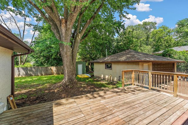 610 Grange Avenue N, Oakdale, MN 55128