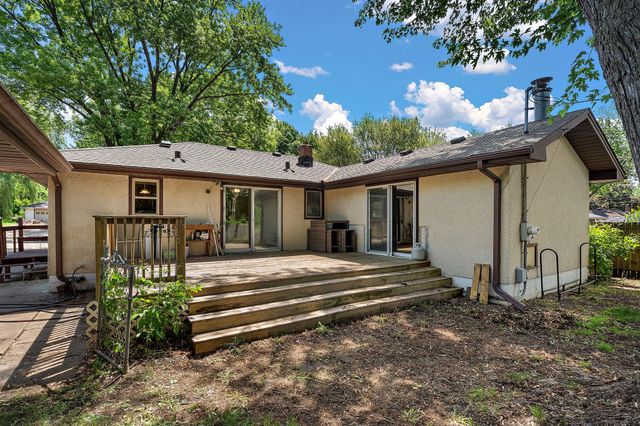 610 Grange Avenue N, Oakdale, MN 55128
