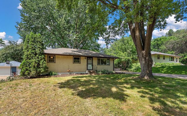 610 Grange Avenue N, Oakdale, MN 55128