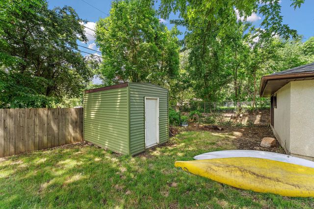 610 Grange Avenue N, Oakdale, MN 55128