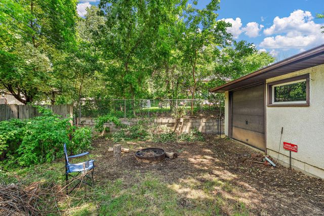 610 Grange Avenue N, Oakdale, MN 55128