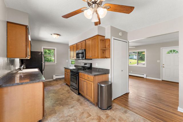 610 Grange Avenue N, Oakdale, MN 55128