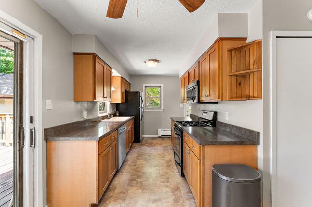 610 Grange Avenue N, Oakdale, MN 55128