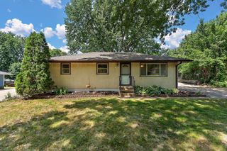 610 Grange Avenue N, Oakdale, MN 55128