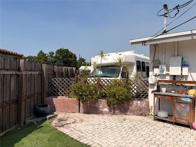 4401 NW 8th St, Coconut Creek, FL 33066