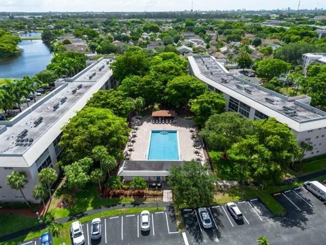 2001 S Granada Drive 4N, Coconut Creek, FL 33066