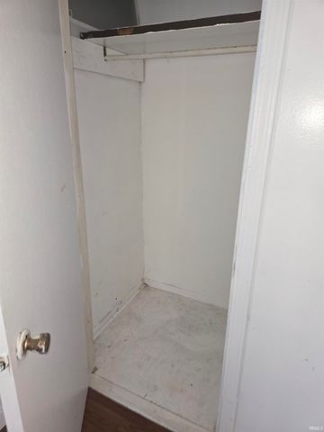 9264 S State Rd 57 Highway, Elberfeld, IN 47613