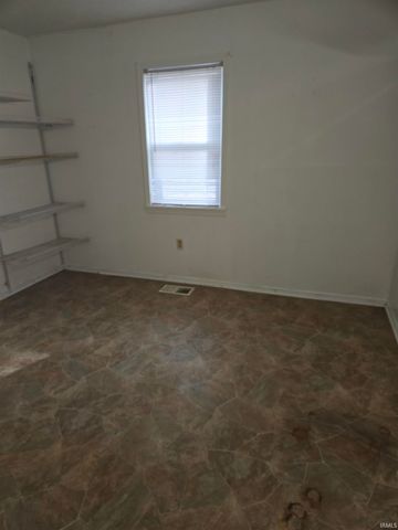 9264 S State Rd 57 Highway, Elberfeld, IN 47613