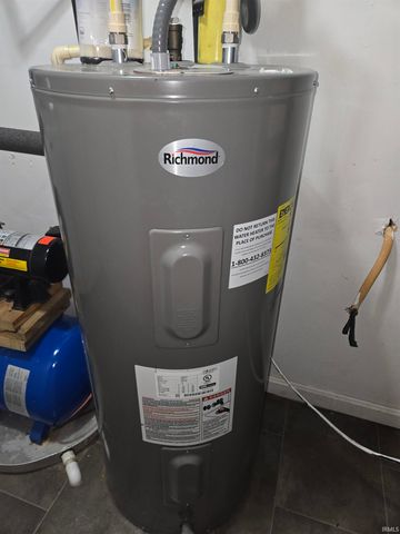 9264 S State Rd 57 Highway, Elberfeld, IN 47613