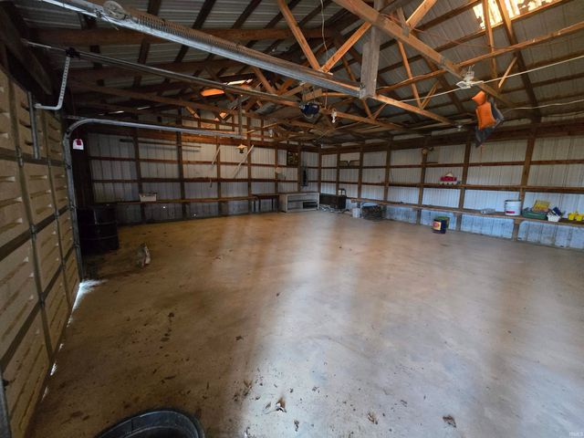 9264 S State Rd 57 Highway, Elberfeld, IN 47613