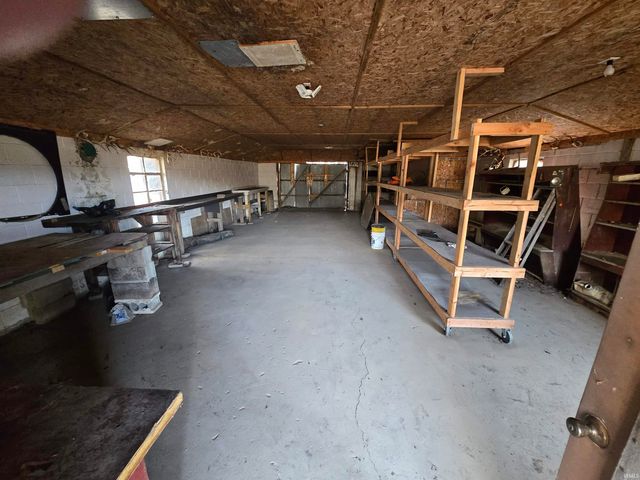 9264 S State Rd 57 Highway, Elberfeld, IN 47613