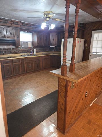 9264 S State Rd 57 Highway, Elberfeld, IN 47613