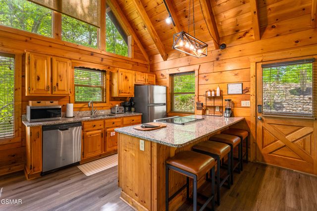 459 Ownby Circle, Gatlinburg, TN 37738