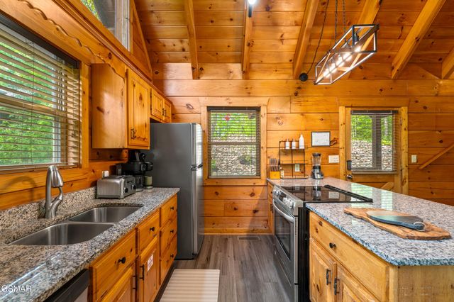 459 Ownby Circle, Gatlinburg, TN 37738