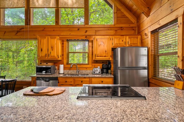 459 Ownby Circle, Gatlinburg, TN 37738