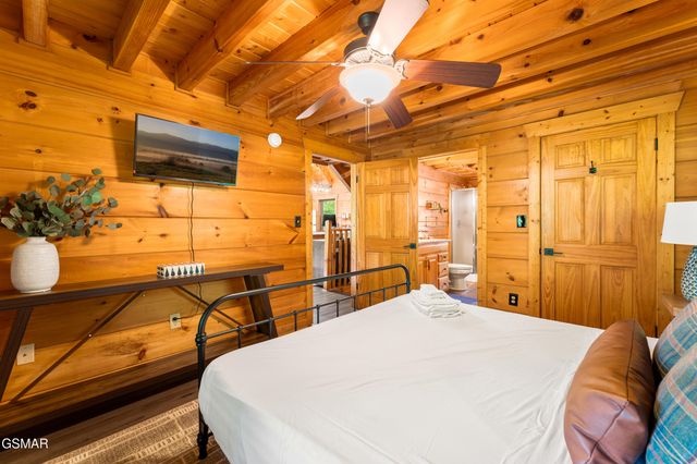 459 Ownby Circle, Gatlinburg, TN 37738