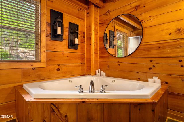 459 Ownby Circle, Gatlinburg, TN 37738