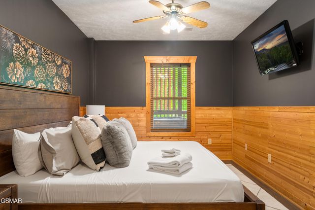 459 Ownby Circle, Gatlinburg, TN 37738
