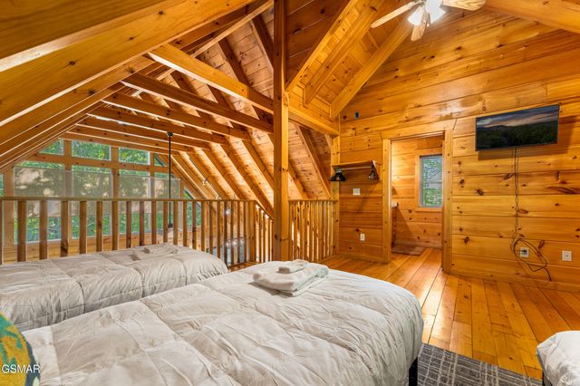 459 Ownby Circle, Gatlinburg, TN 37738