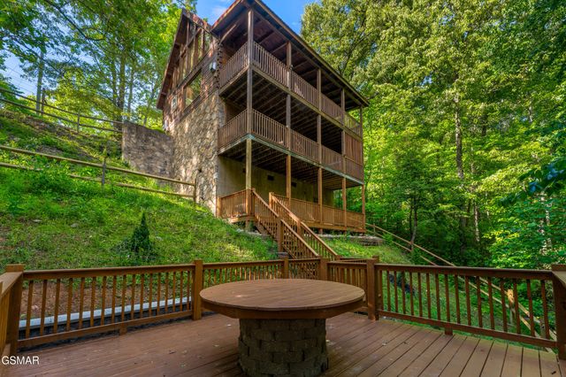459 Ownby Circle, Gatlinburg, TN 37738
