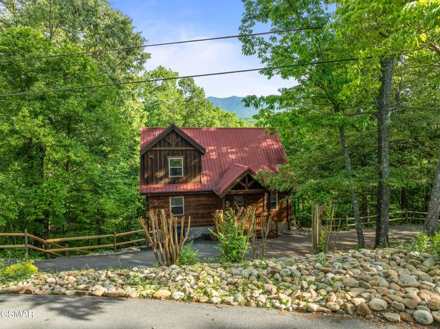 459 Ownby Circle, Gatlinburg, TN 37738