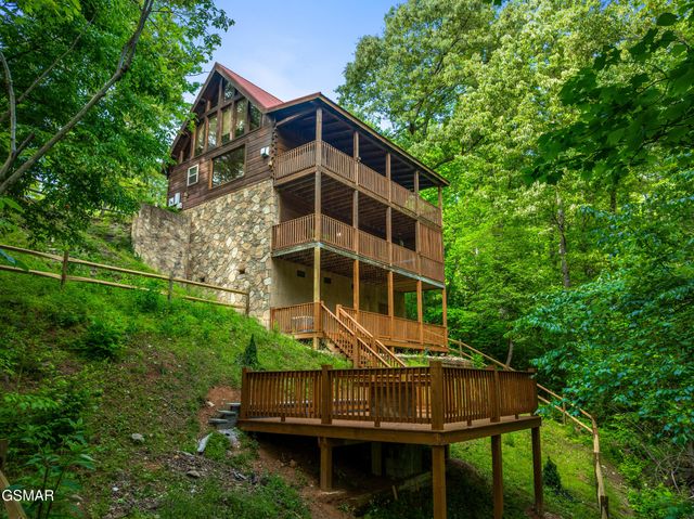 459 Ownby Circle, Gatlinburg, TN 37738