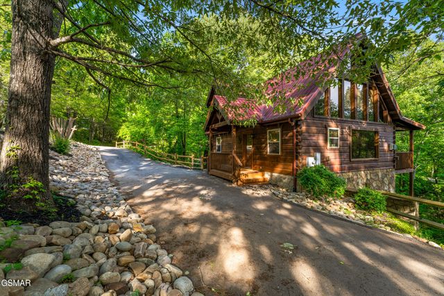 459 Ownby Circle, Gatlinburg, TN 37738