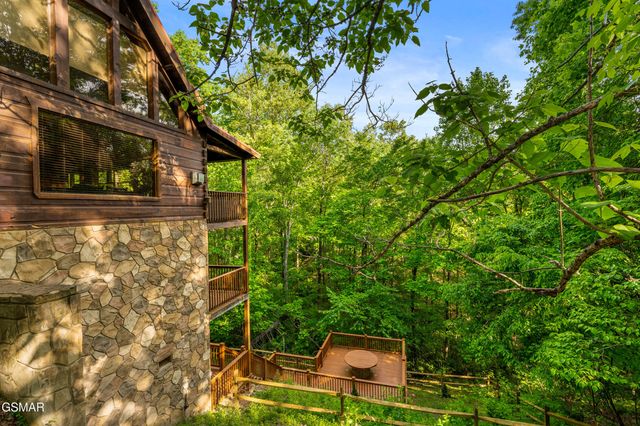 459 Ownby Circle, Gatlinburg, TN 37738